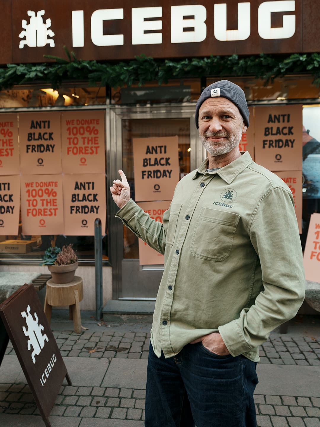 CEO David Ekelund outside Icebugs store during Black Friday